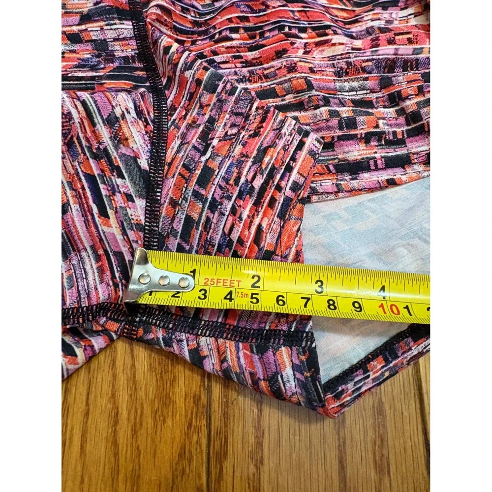 Lululemon Women's Running Shorts Sz 4 Multicolor Abstract Print‎ 2.5 inch inseam